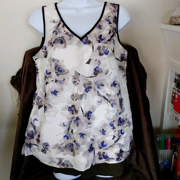 Tops - Flowered tank